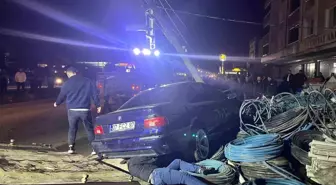 Bisikletliye Çarpmamak İçin Ani Manevra Yapan Sürücü Elektrik Direğine Çarptı
