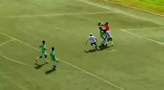 Kaleciyle çarpışan genç futbolcu hayatını kaybetti