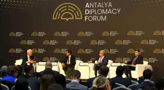 Antalya'da zorunlu göç masaya yatırıldı: 'Çocuklar umudunu yitiriyor, geri dönüş güvenliğe bağlı'