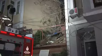 İstanbul'da 2 katlı bina çöktü