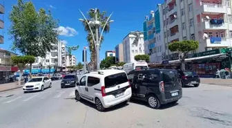 Antalya'da Kırmızı Işık İhlali Sonucu Trafik Kazası: 1 Yaralı