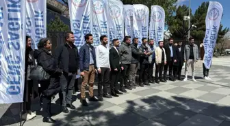 Sağlıkçılardan Hazine ve Maliye Bakanlığı Önünde Atama Beklentisi