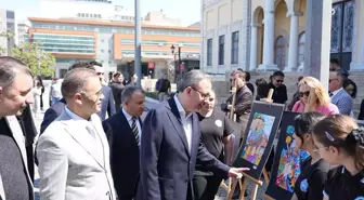 İzmir'de 23 Nisan Renklerin Dünyası Sergisi Açıldı