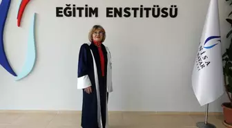 72 Yaşında Doktor Unvanı Aldı: Ümmühan Tibet'in Eğitim Başarısı