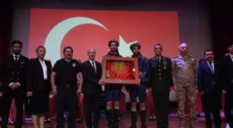 Çanakkale Kara Savaşları'nın 110. Yılı Kutlamaları: Sancak Hatay Mustafa Kemal Üniversitesine Verildi
