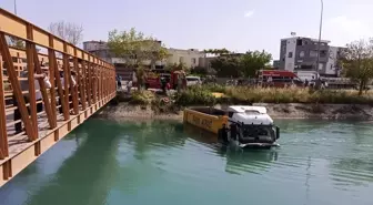 Adana'da Sulama Kanalına Düşen Tırın Sürücüsü Kurtarıldı