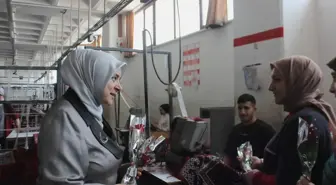 Tuğba Işık Ercan, Kadın İşçilere Çiçek Dağıtarak 1 Mayıs'ı Kutladı