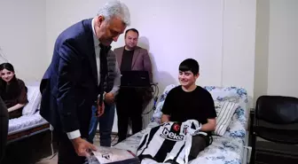 Fatma Betül Sayan Kaya ve Galatasaray Oyuncusu, Kas Hastası Çocuklarla Görüştü