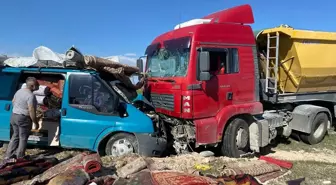 Aksaray'da Kamyon-Minisbüs Kazasında 1 Ağır Yaralı