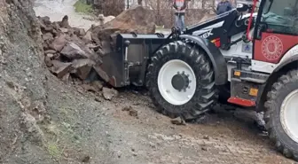 Almus'ta Gruplu Yollar Temizleniyor