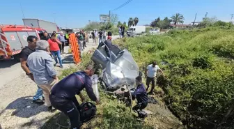 Antalya'da Otomobil Kanala Devrildi: 2 Yaralı