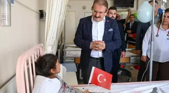 Antalya'da 23 Nisan Coşkusu: İl Sağlık Müdürü Çocukları Ziyaret Etti