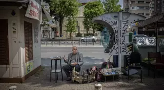 Kadıköy'deki Ayakkabı Boyacısının 'Kardelen' İsimli Kedisi Kayboldu
