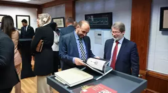 Ticaret Bakanı Ömer Bolat, Londra'da Ruha Şifa Hüsn-ü Hat Sergisi'nin Açılışını Yaptı