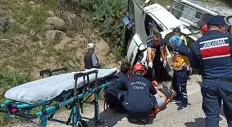 Sındırgı-Simav Yolunda Tek Taraflı Trafik Kazası: Tır Sürücüsü Yaralandı