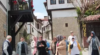 Çubuk Huzurevi Sakinleri Beypazarı'nın Tarihi Mekanlarını Ziyaret Etti