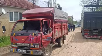 Bilecik'te Kamyon ile Kamyonetin Çarpışması: 1 Yaralı