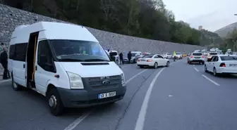 Bitlis'te Otomobil ve Minibüs Çarpışması: 8 Yaralı