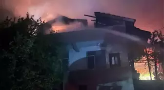Bolu'da Yangın: 2 Katlı Ev Kül Oldu