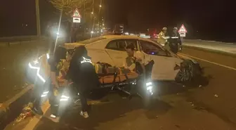 Bolu'da Kamyona Çarpan Otomobilin Sürücüsü Yaralandı