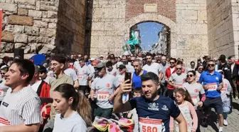 17. Uluslararası Tarihi Kent Koşusu Bursa'da Düzenlendi