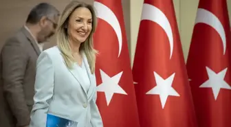 Aylin Nazlıaka: 23 Nisan, Çocuklarımıza Sorumluluğumuzu Hatırlatıyor