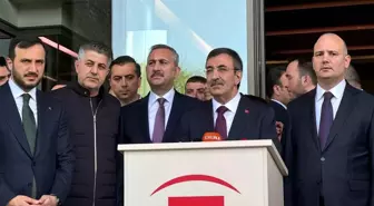 Cumhurbaşkanı Yardımcısı Yılmaz, Sırrı Süreyya Önder'i Hastanede Ziyaret Etti