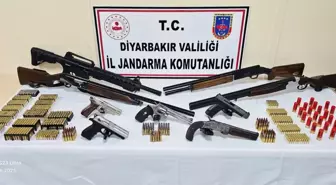 Diyarbakır'da Silahlı Kavga: 3 Yaralı ve Çok Sayıda Silah Ele Geçirildi