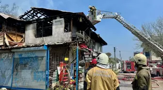 Düzce'de 2 Katlı Binada Yangın Çıktı