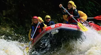 Düzce'de Rafting Keyfi: Yerli ve Yabancı Ziyaretçiler Buluştu