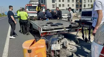 Düzce'de Kurye Motosikletiyle Çekiciye Çarptı, Yaralandı
