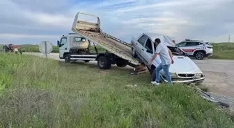Edirne'de Devrilen Otomobilin Sürücüsü Yaralandı