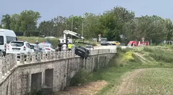 Edirne'de Tarihi Köprüye Çarpan Araçta Sürücü Yaralandı