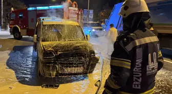 Erzurum'da Seyir Halindeki Araç Yangını