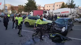 Erzurum'da Ters Yöne Giren Otomobil Kazaya Neden Oldu