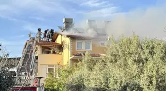 Fethiye'de İki Katlı Evde Çatı Yangını