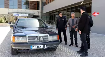 Filistinlilere destek için arabasını bağışladı