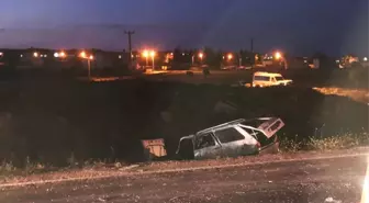 Gaziantep'te Otomobil ve Minibüs Çarpıştı, 3 Yaralı