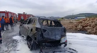 Gaziantep'te Seyir Halindeyken Yanan Otomobil Kullanılamaz Hale Geldi