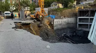 Gaziosmanpaşa'da İnşaat Alanında Yol Çöktü