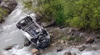 Yüksekova'da Minibüs Devrildi: 2 Ölü, 3 Yaralı