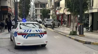 İskenderun'da cip kaldırıma çıkarak korku dolu anlar yaşattı