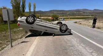 Kütahya'da Devriilen Otomobilin Sürücüsü Yaralandı