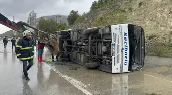 Isparta'da Midibüs Devrildi: 15 Yaralı
