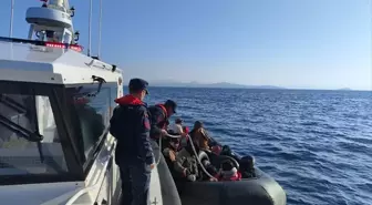 İzmir'de 74 Düzensiz Göçmen Yakalandı