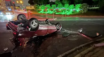 İzmir'de Otomobil Çarpışması: 4 Yaralı