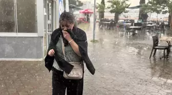 İzmir'de Gök Gürültülü Sağanak ve Dolu Yağışı Hayatı Olumsuz Etkiledi