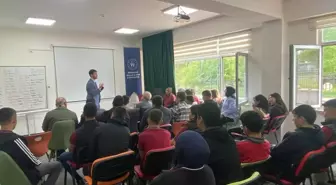 Karakeçili'de 'Dijital Medya ve Sanal Kumar' Konferansı Düzenlendi
