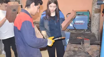 Karamürsel'de Ortaokul Öğrencilerine Mesleki Eğitim Tanıtım Gezisi