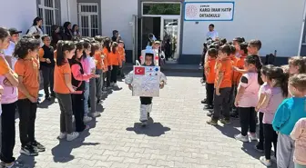 Kargı'daki Öğrenciler, Atık Malzemelerle Defile Düzenledi